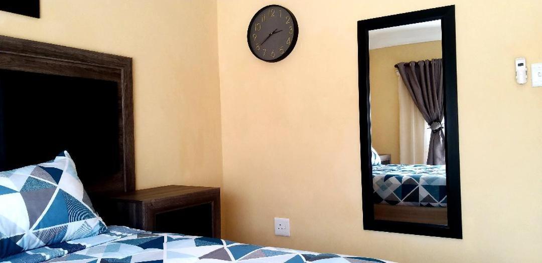 Tshukudu E Ntsho Bed & Breakfast Mogwase Eksteriør bilde